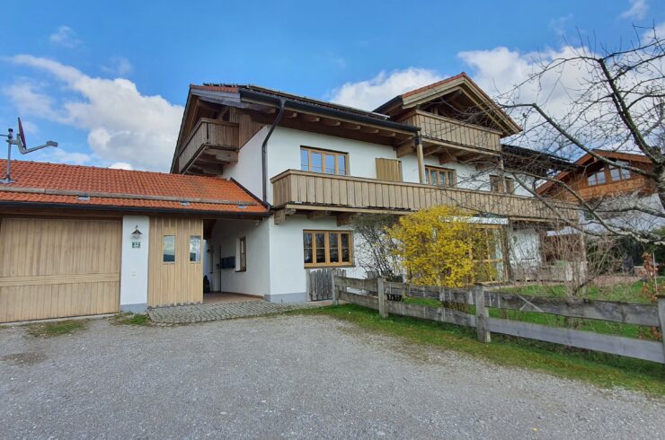 Greiling: Top gehobene 3 Zi.DG Wohnung mit 3 Balkonen