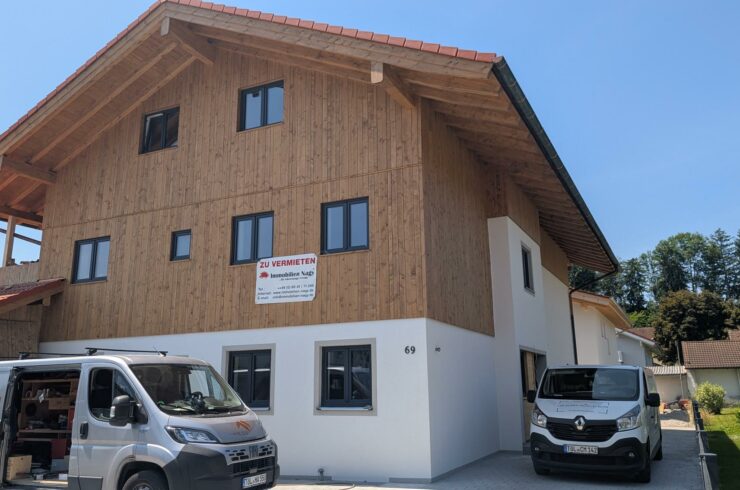 Penzberg: Schöne neu renovierte 3 Zi. DG Wohnungen in bester Lage