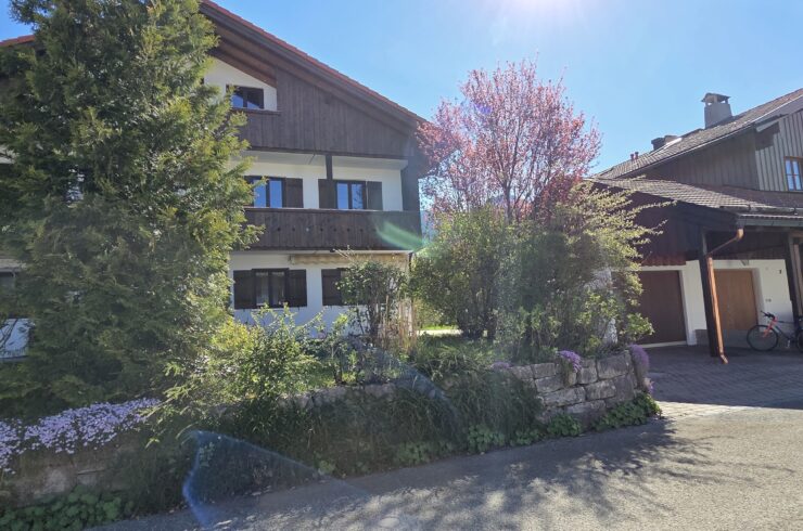 Lenggries: Sehr schönes großzügiges DHH mit Garten, Garage in ruhiger Lage